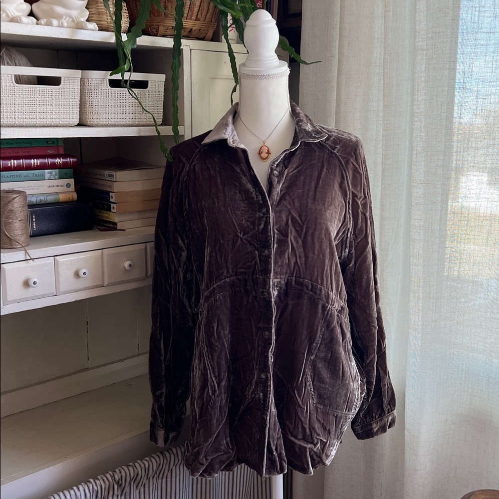 Wishlist dusty lavender velvet button down shirt with pockets size S/M